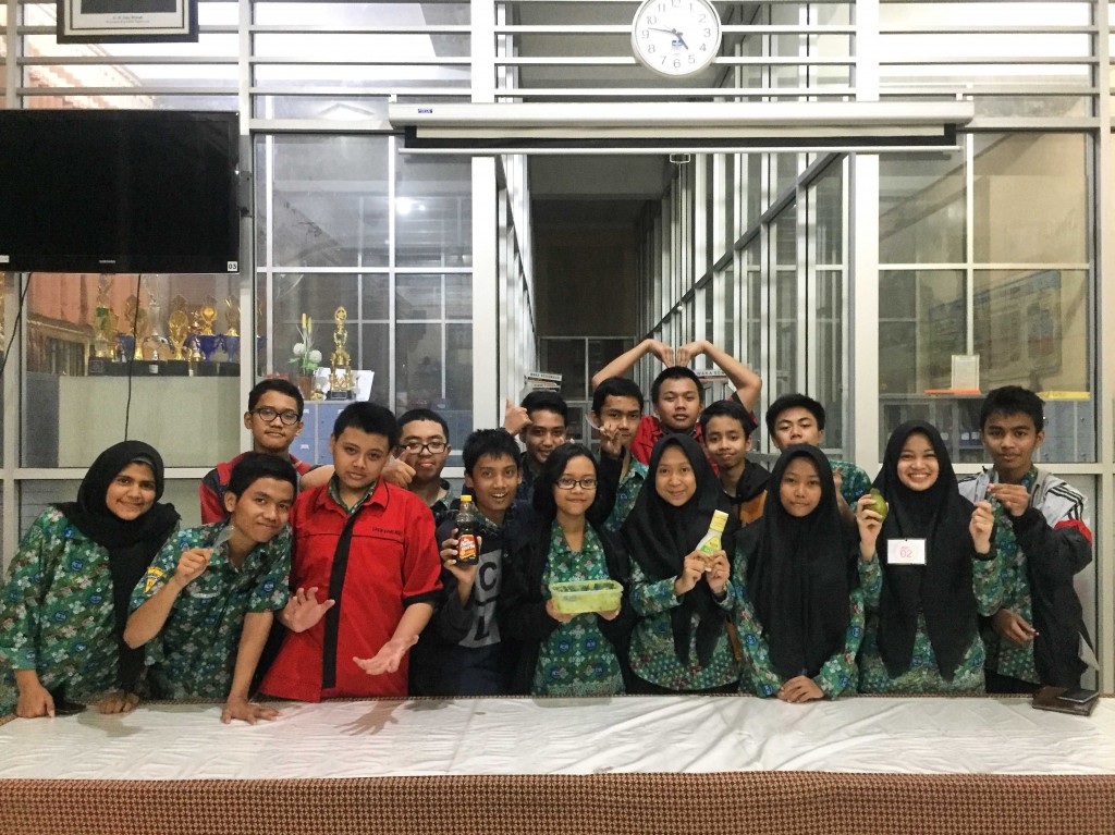 English Club Makes Their Own American Food-Elena1