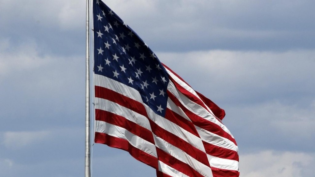 060356300_1511171616-american-flag-1506372176