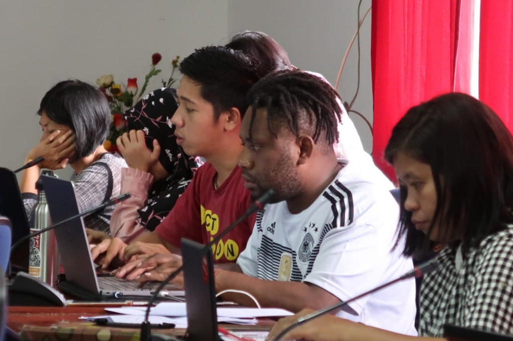 Participants worked on their articles