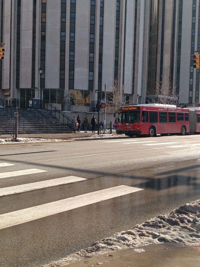 Dengan men-tap student card, saya bisa naik bus kemanapun di Pittsburgh. (Sumber: dokumentasi pribadi, 2022)